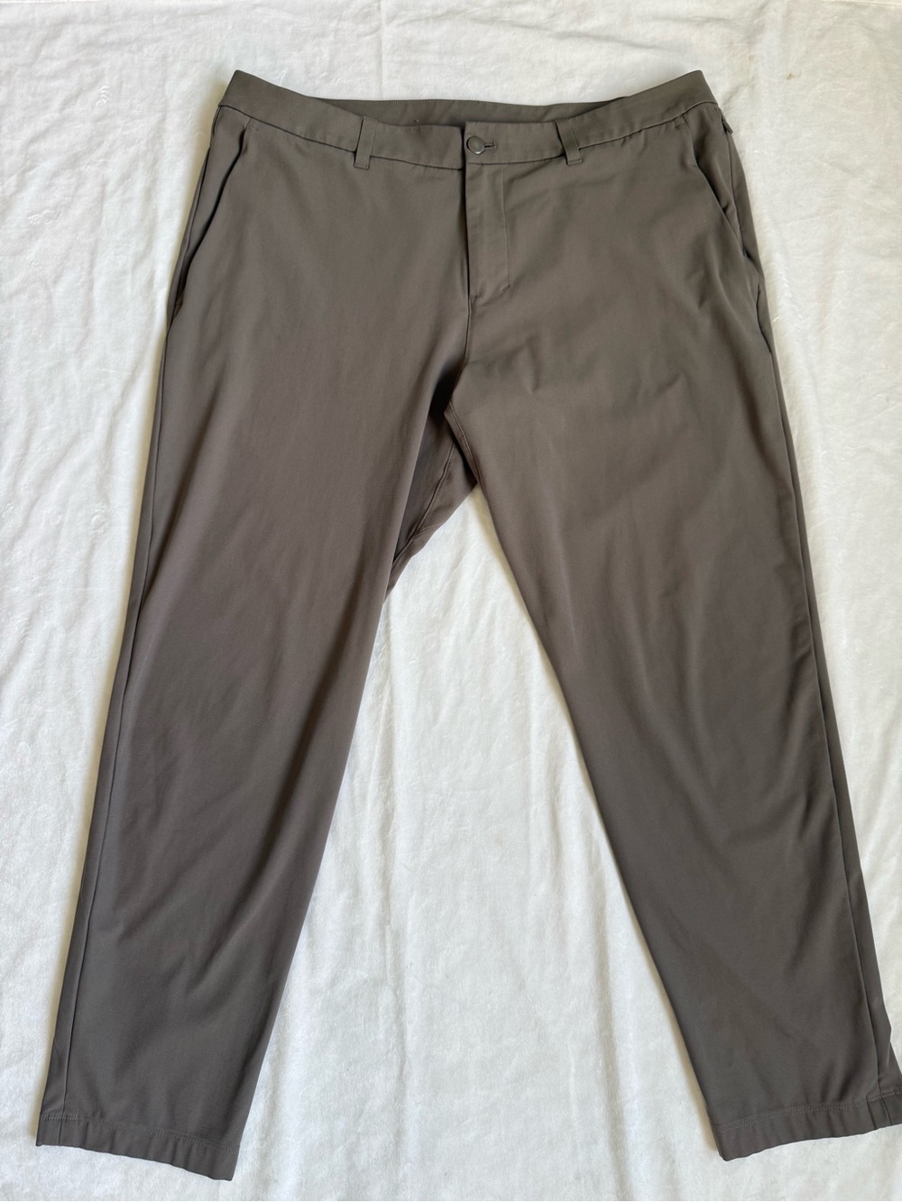 Lululemon Men’s Commission Pant Classic 38x28 Khaki Chino Stretch Golf Casual